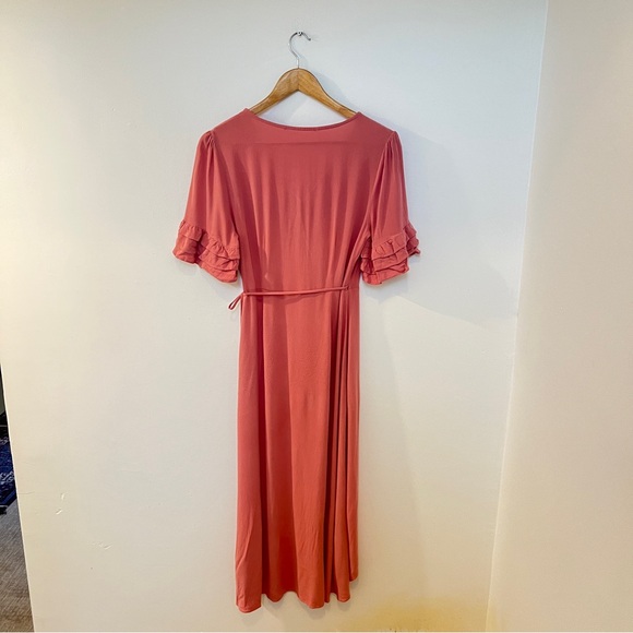 💗🌺Gorgeous pinkish dress!!🎀 Small, ruffles & wrap details, from Europe! - Picture 9 of 16